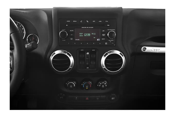 $19949 : 2015 Wrangler Unlimited Sahara image 7