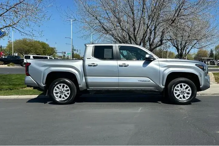 $39995 : Toyota Tacoma 2024 4x4 SR5 4 image 8
