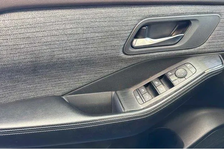 $17881 : Nissan Rogue 2023 SV 4dr Cro image 9