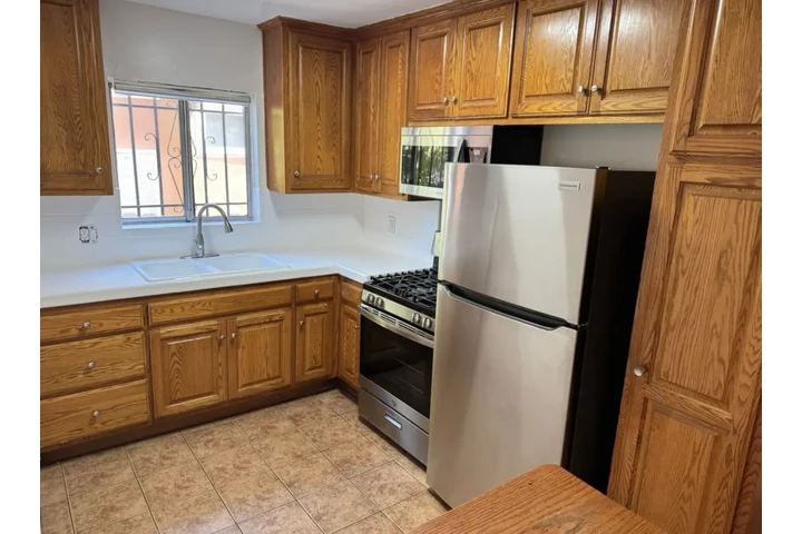 $2000 : 2 Bed 2 Bath Apt in Lynwood image 3