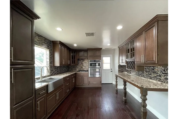 $980 : updated 2-bedroom, 1-bathroom image 2