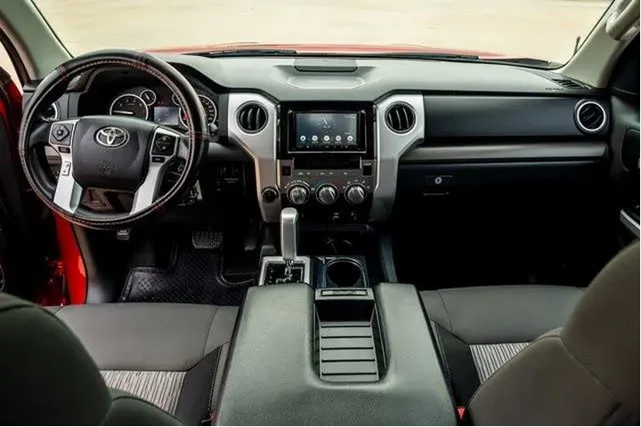 $23384 : Toyota Tundra 2017 4x4 TRD P image 8