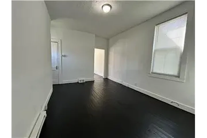 $699 : Rental property with 2 bedro image 4