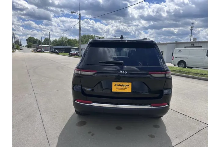$29900 : 2022 Grand Cherokee 4xe image 5