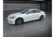 $25788 : Lexus ES 300h 2019 Luxury 4d thumbnail