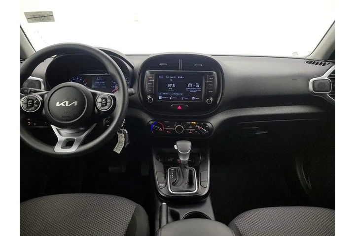 $17998 : Kia Soul 2022 LX 4dr Crossov image 9