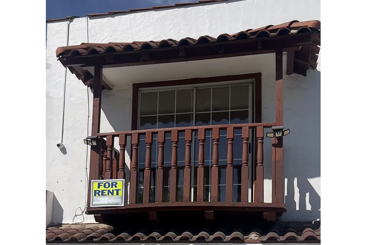 $1800 : One bedroom One bathroom 90280 image 1