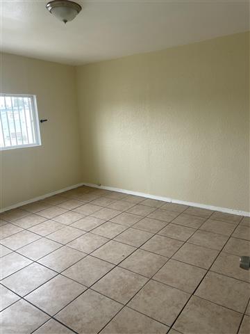 $2195 : Large 2 bedroom, Los Angeles image 9