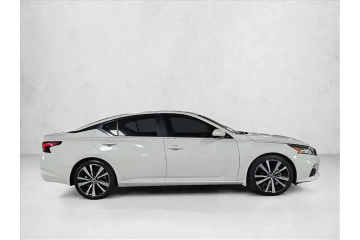 $17995 : Nissan Altima 2021 2.5 SR 4d image 4