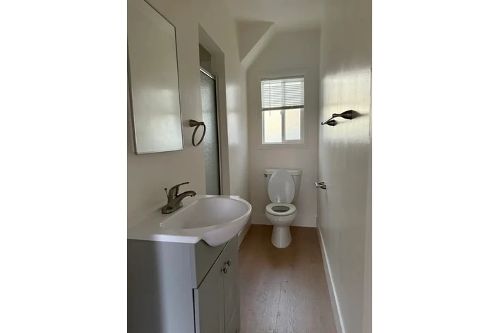 $1100 : Moderno en Huntington Park🏡 image 8