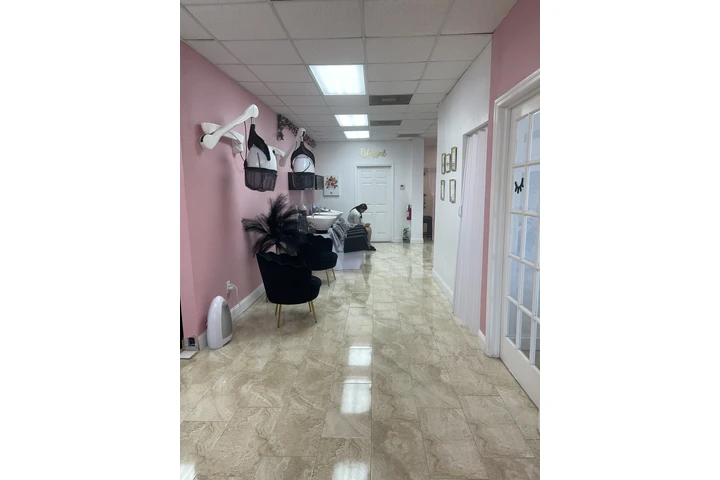 Se Busca Peluquera Profesio image 3