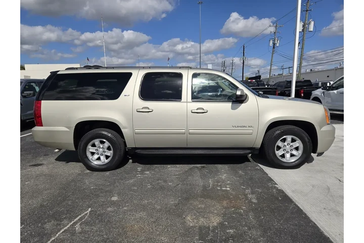 $16992 : GMC Yukon XL 2014 4x2 SLT 4d image 4