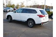$8499 : Mitsubishi Outlander 2016 ES thumbnail