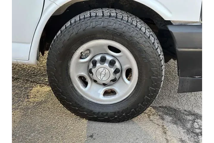 $23895 : Chevrolet Express 2017 2500 image 10