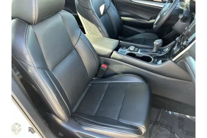 $22447 : Nissan Maxima 2023 3.5 SV 4d image 10