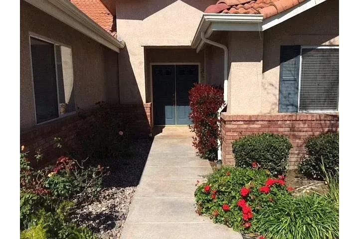 $1300 : 9810 Portland Rose Ave, Bakers image 9