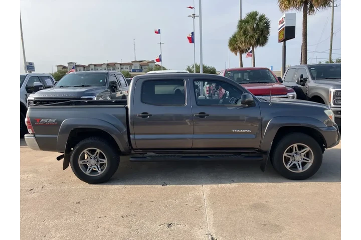 $20991 : Toyota Tacoma 2013 4x4 V6 4d image 2