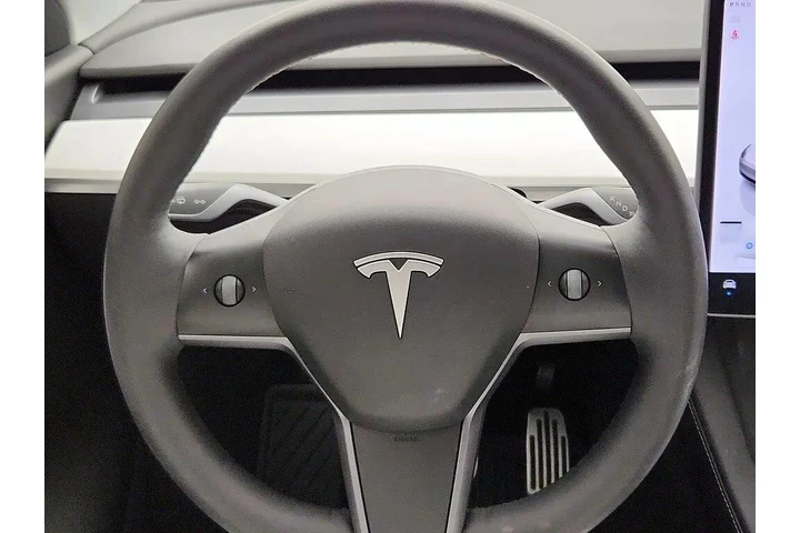 $27998 : Tesla Model Y 2022 AWD Long image 10