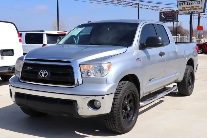 2012 Tundra 4WD Truck image 1