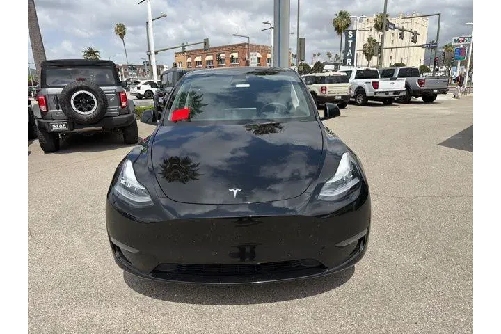 $31675 : Tesla Model Y 2023 AWD 4dr C image 2