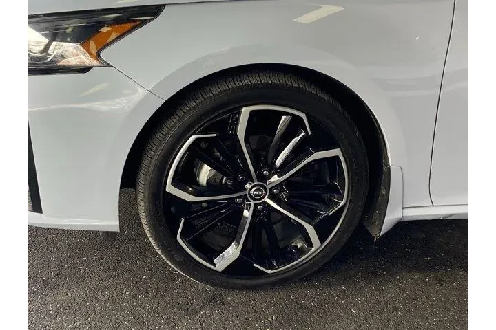 $17874 : Nissan Altima 2025 2.5 SR 4d image 9