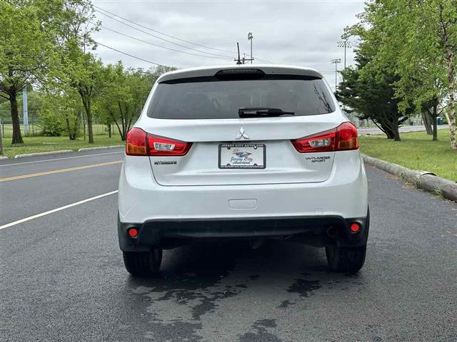 2014 Outlander Sport ES image 8