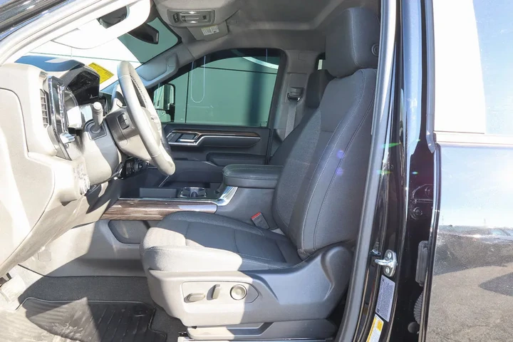 $60988 : 2025 Silverado 2500HD 4WD Cre image 7