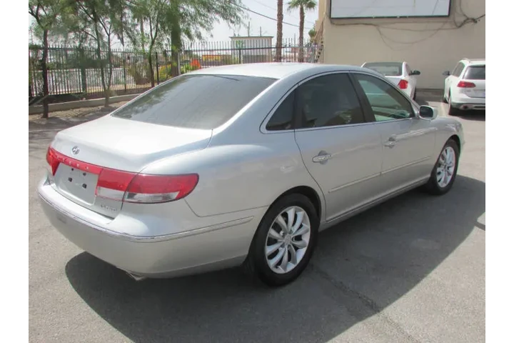 $7995 : 2006 Azera Limited image 4