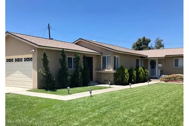$2375 : 4 bedroom, 2 bathroom house image 1