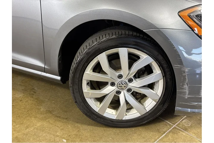 $17598 : 2019 Golf SportWagen SE image 9