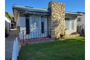 Esta casa de 2 dormitorios y 1 en Los Angeles