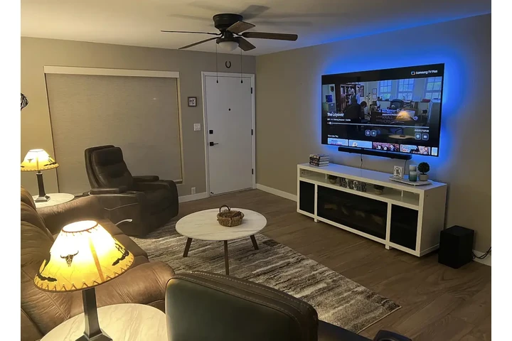 $1000 : Bright & Spacious 3/2 home image 2