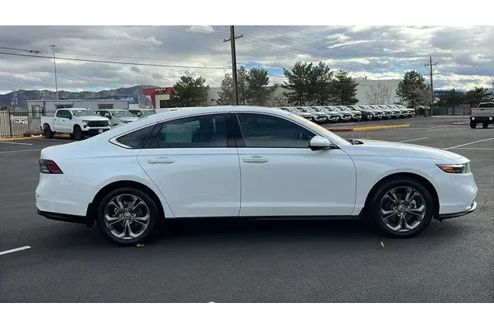 $32484 : Honda Civic 2025 Sport 4dr H image 4