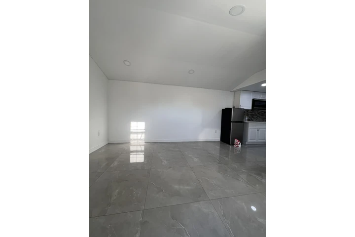 $1100 : Renta de image 2