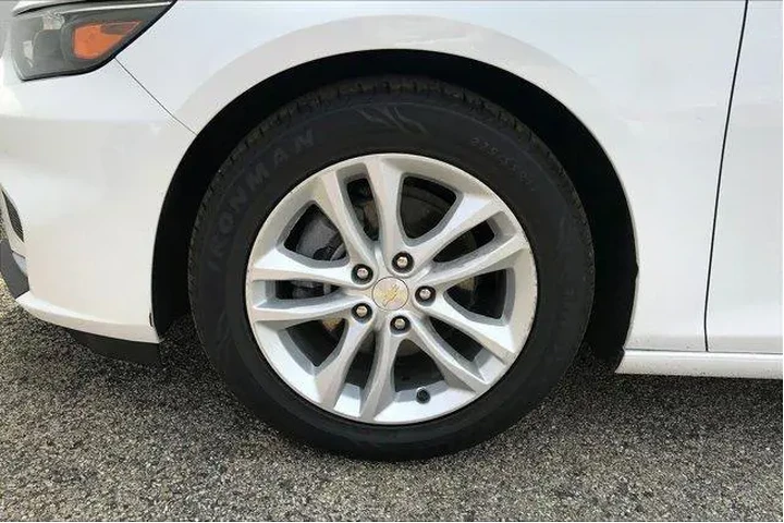 $9995 : Chevrolet Malibu 2018 Hybrid image 9