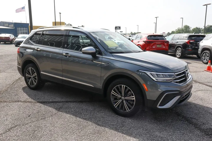 $24587 : 2024 Tiguan 2.0T Wolfsburg Ed image 3