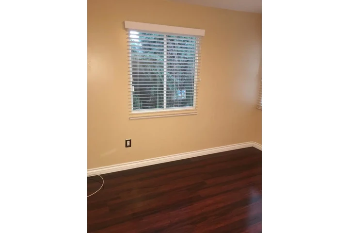 $750 : Rento Recamara image 2