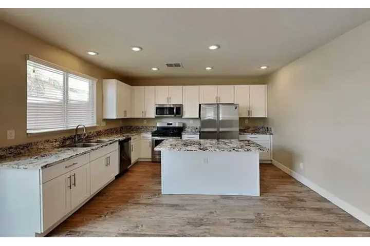 $1800 : Affordable Single Family home image 10