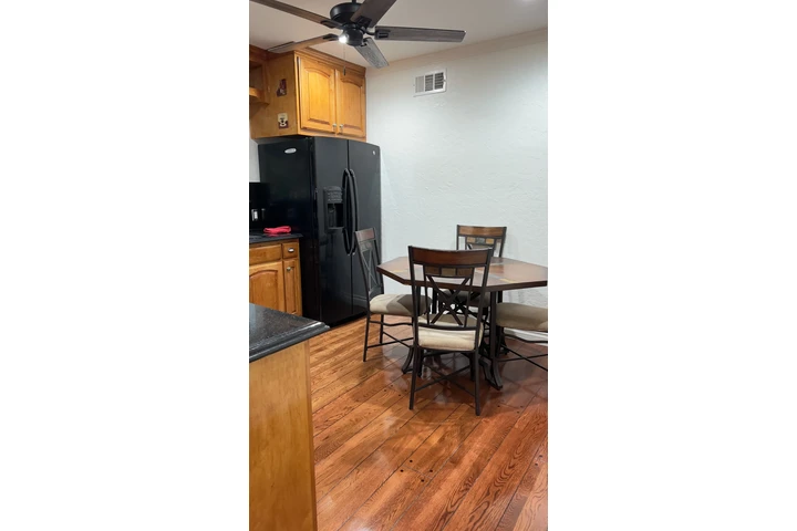 $1400 : Cuarto AMUEBLADO image 4