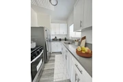 $1325 : Renovated Studio Apartment thumbnail