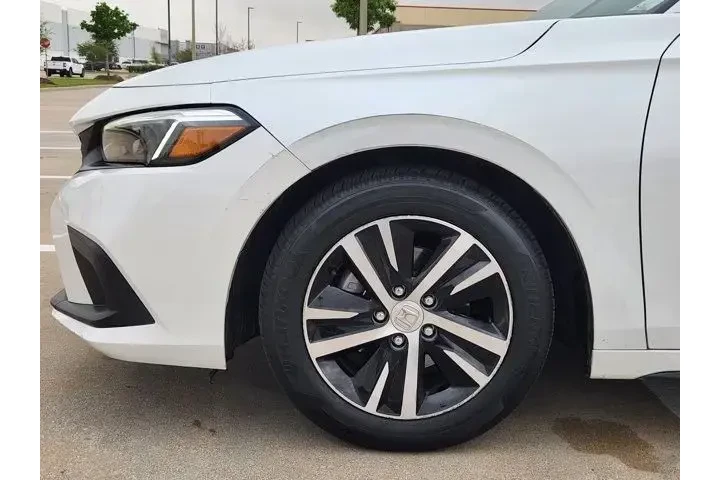 $22850 : Honda Civic 2023 LX 4dr Hatc image 8