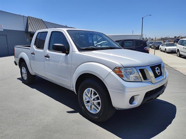 2019 Frontier S Crew Cab 6MT image 1