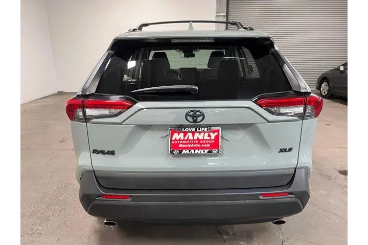 $23952 : Toyota RAV4 2019 XLE Premium image 3