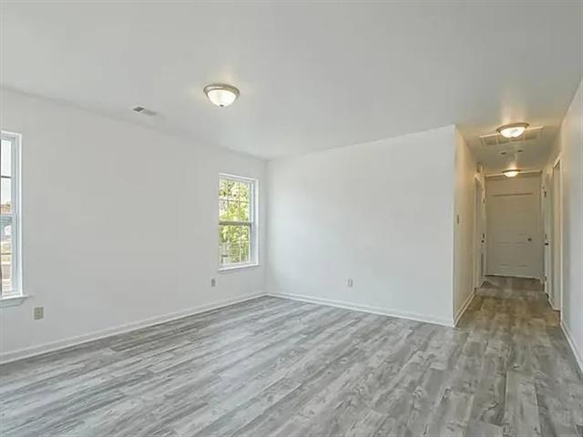 $1200 : Single family home image 3