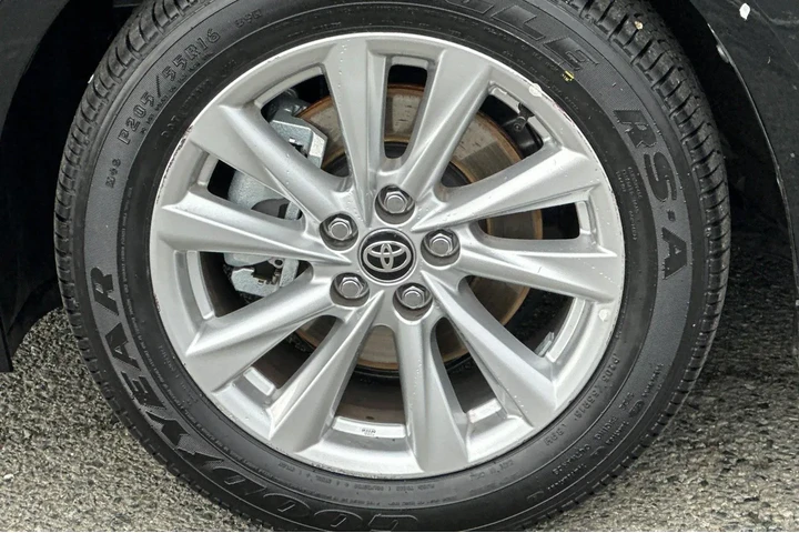 $23900 : Toyota Corolla Hybrid 2025 A image 7