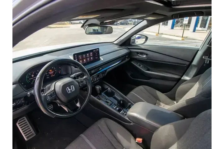 $27374 : Honda Accord Hybrid 2024 Spo image 8