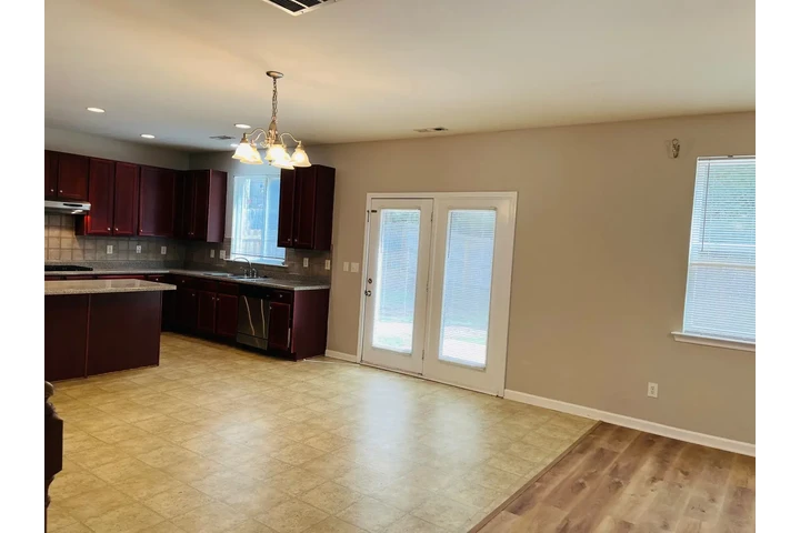 $1295 : CASA EN ALQUILER image 4