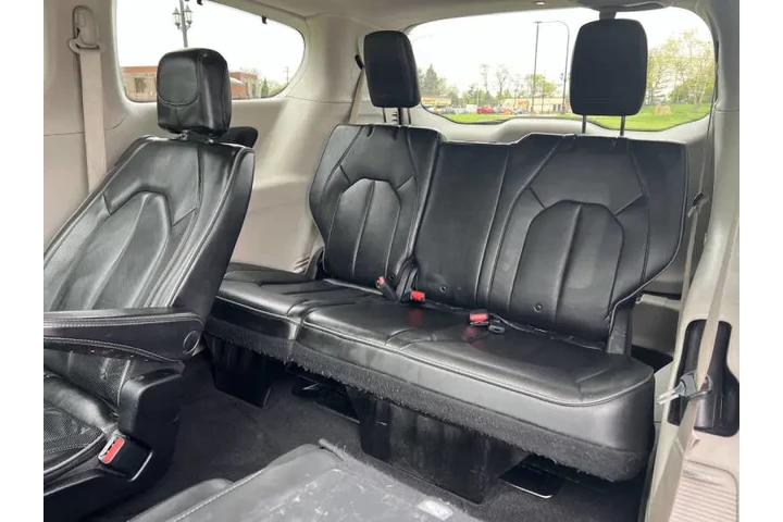 $14997 : 2019 Pacifica Limited image 10