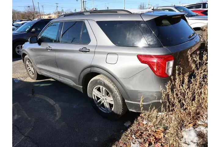 $28772 : Ford Explorer 2023 AWD XLT 4 image 2
