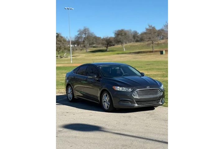 $4990 : 2016 Fusion SE image 2
